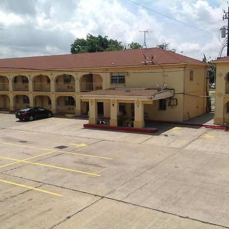 Guest Inn And Suites Houston Esterno foto