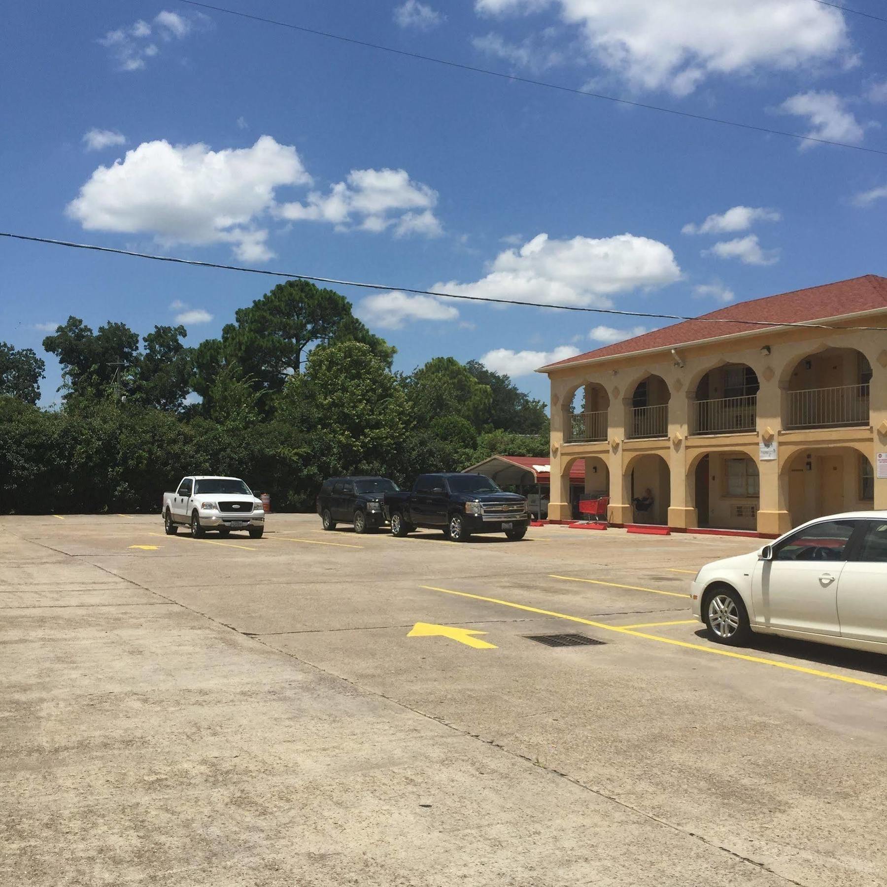 Guest Inn And Suites Houston Esterno foto