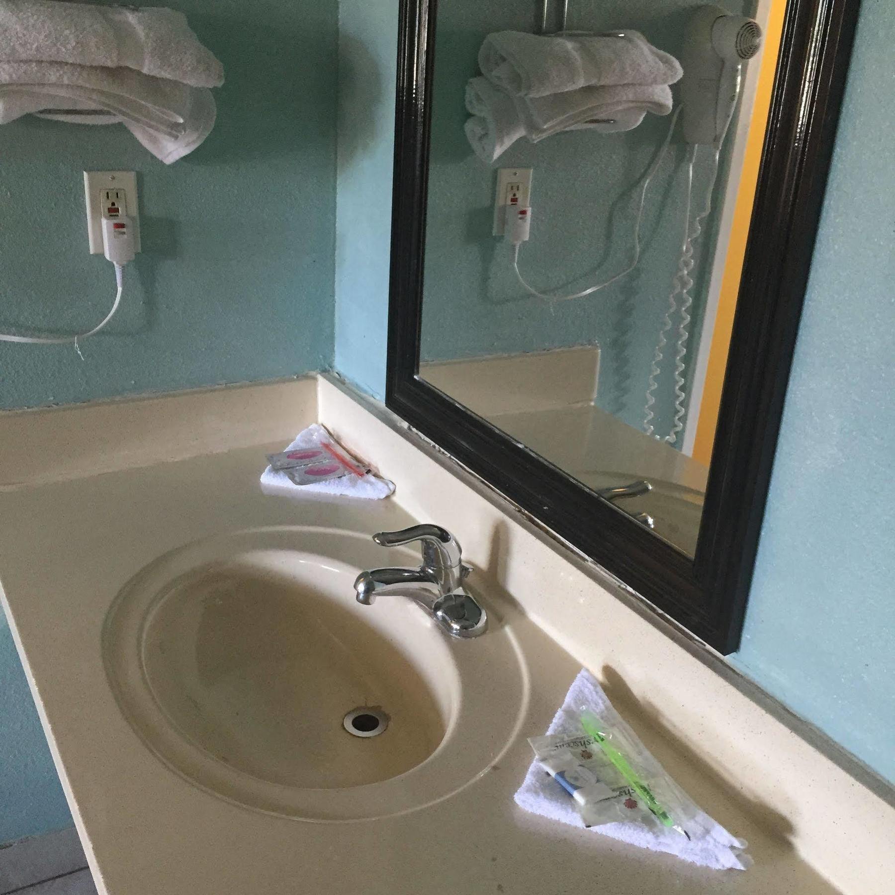 Guest Inn And Suites Houston Esterno foto