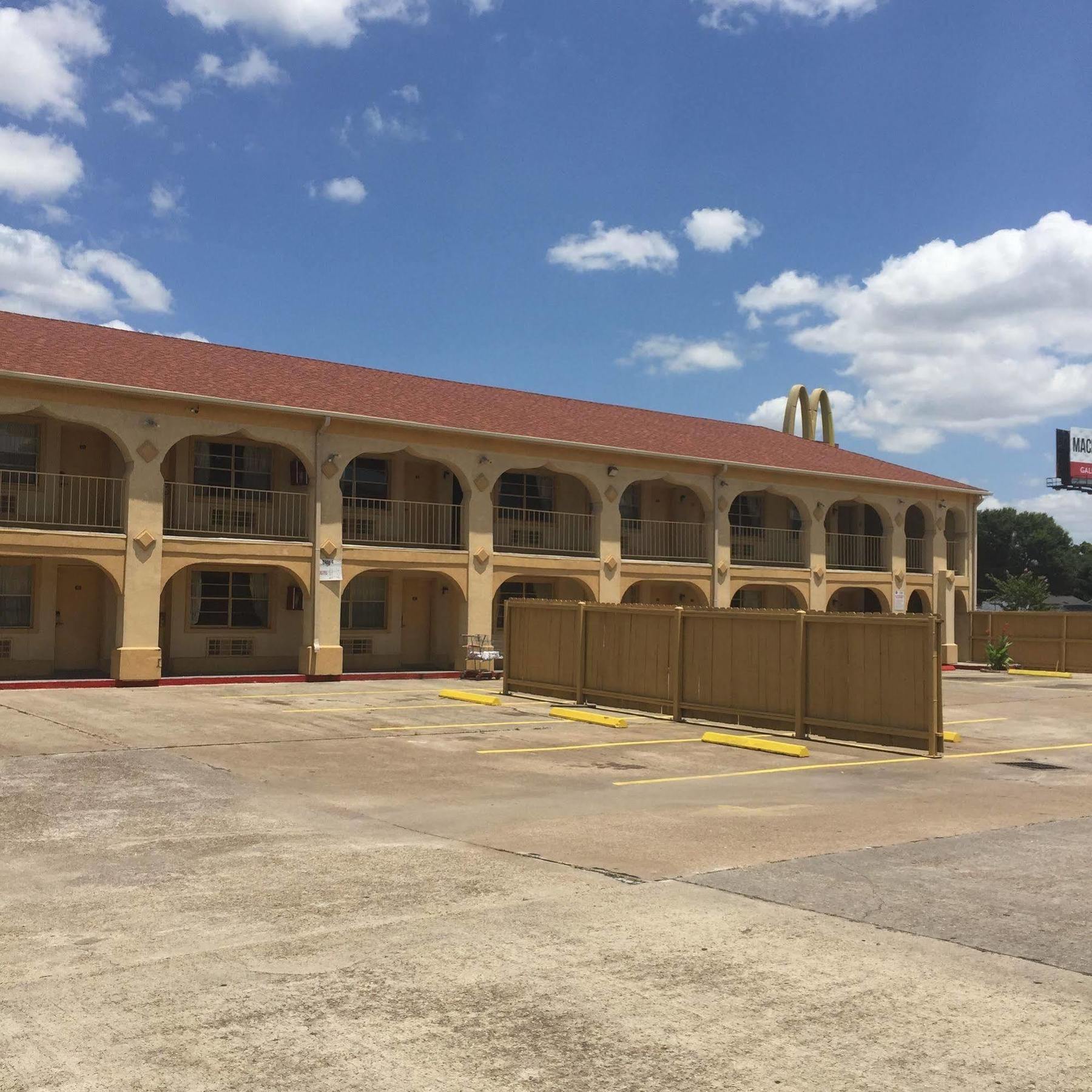 Guest Inn And Suites Houston Esterno foto