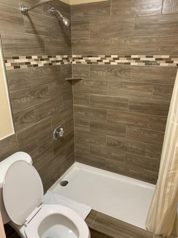 Guest Inn And Suites Houston Esterno foto